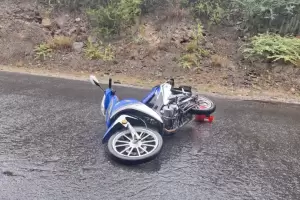 Una motociclista y un menor resultaron heridos tras un accidente