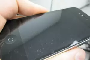 El sorprendente truco casero para eliminar los rayones de la pantalla del celular
