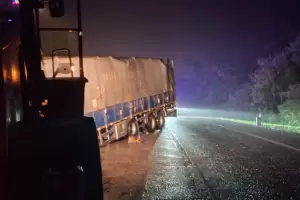 Cuesta del Totoral: trnsito reducido por la presencia de un acoplado