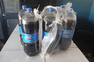 Ingres a la Escuela n 77 y rob un fardo de gaseosa