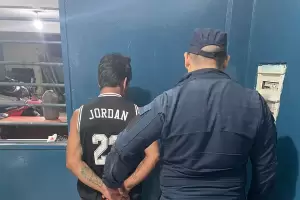 Ladrn fue retenido por vecinos, tras ingresar a dos viviendas