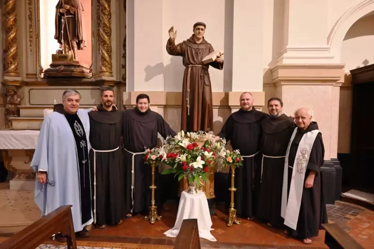 Entronizan imagen del Beato Esqui en la