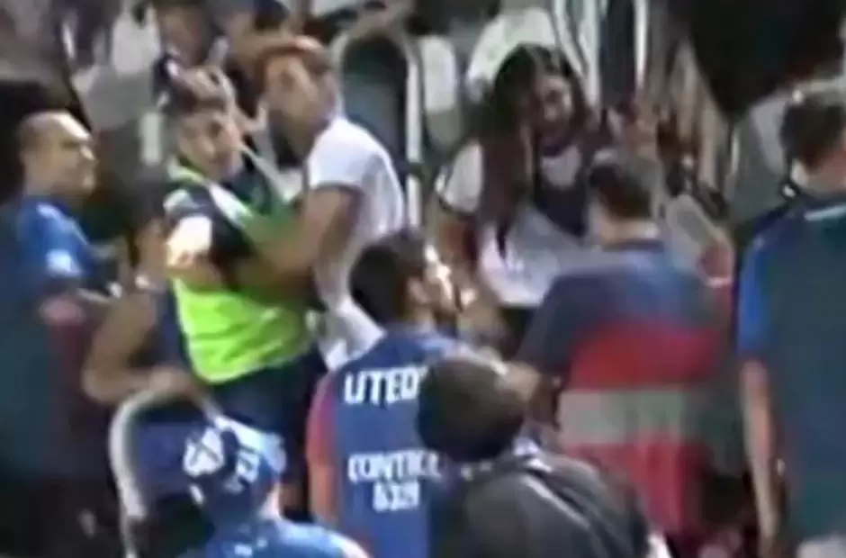 Escndalo entre hinchas y jugadores