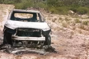 Hombre intent quitarse la vida incendiando su auto