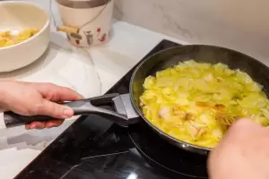 Truco casero para neutralizar el olor a frito en la cocina