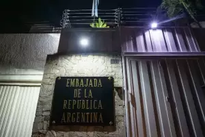 El Gobierno denunci que detuvieron a un empleado de la Embajada argentina