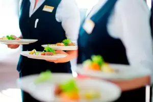 Cunto gana por mes un mozo en Argentina 2024?