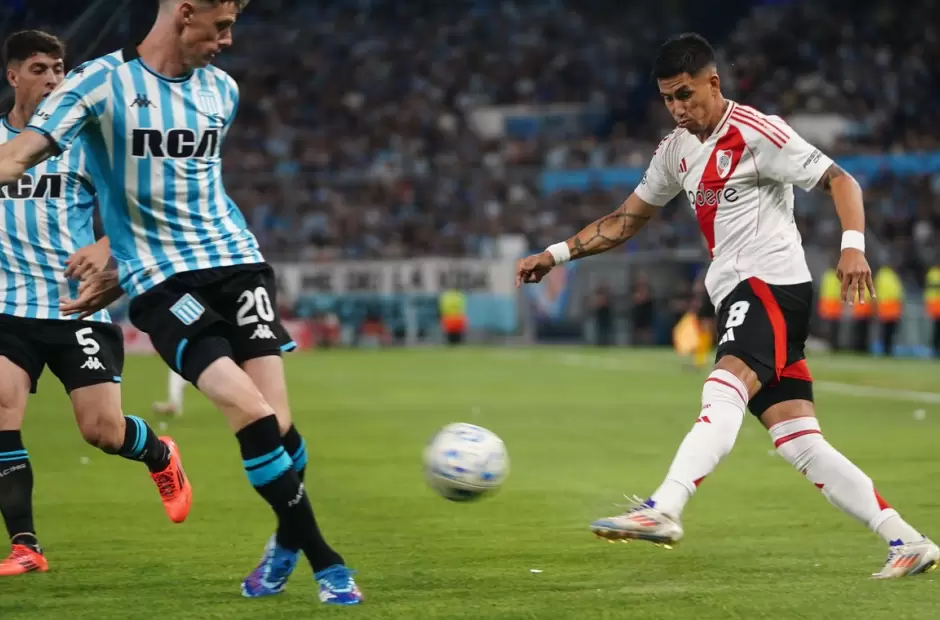 Racing y River juegan en Avellaneda. (Foto: Marcelo Carroll)