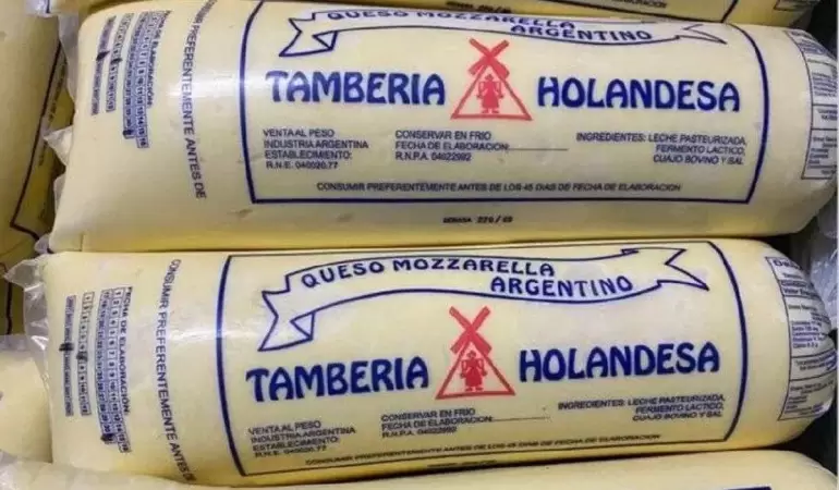 El queso muzzarella que prohibió la Anmat.