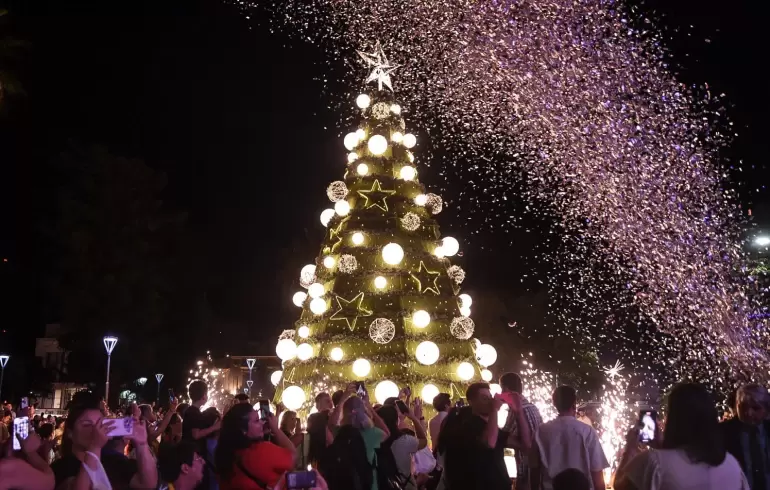 Arbolito de navidad Plaza 25 de mayo