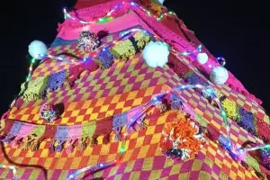 Armaron el primer rbol de Navidad con ponchos de hilanderas catamarqueas