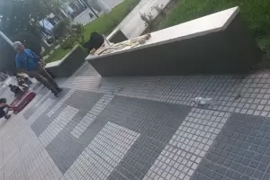 Llamativo: emprendedoras fueron desalojadas de la plaza de Beln