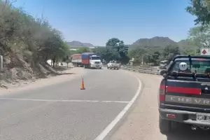 Quebrada de Beln: precaucin por camin detenido en calzada