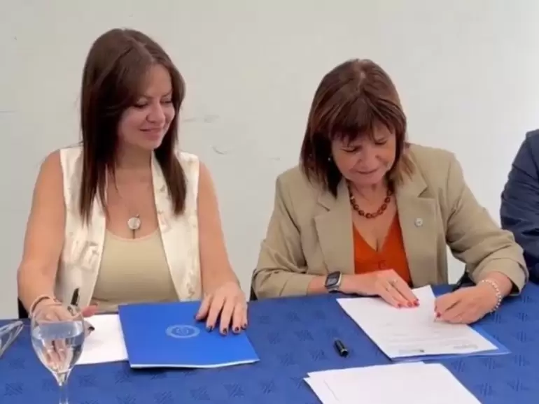 Patricia Bullrich junto a Sandra Pettovello