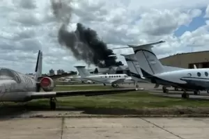 Se estrell un avin en un aeropuerto: Hay dos muertos