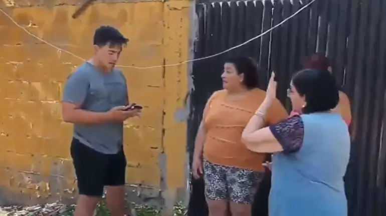 el hueco vecinos sin agua