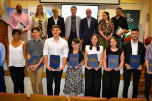 Aporte educativo: Posco Argentina entreg becas econmicas