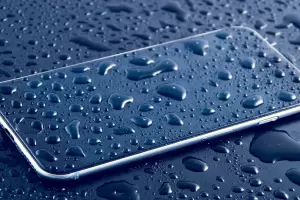 Esto es lo primero que tens que hacer si se te cae el celular al agua para evitar daos