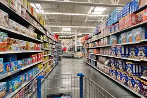 Las familias necesitaron ms de $690.000 para llenar el changuito del sper en julio