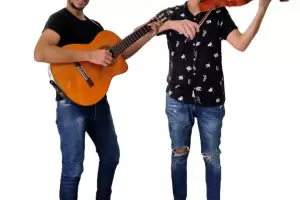 Con la actuacin del conjunto folclrico "Sencillito", abrir sus puertas Gallo Negro Bar y Pub