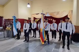 Emotivo acto de cierre de ao en la Escuela Secundaria para jvenes y adultos N76