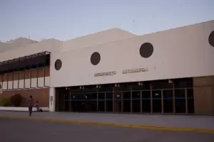 Pasajeros quedaron varados en la provincia por la falta de autobomba en el aeropuerto