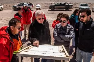 Dusso recorri el proyecto de litio Tres Quebradas junto al gobernador de Atacama