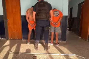 Detuvieron a dos hombres que intentaban robar un medidor de luz