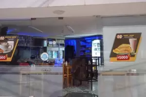 Reventaron el blindex de Radio City: fue a la madrugada