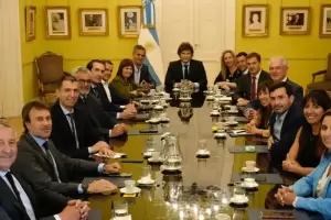 Radicales exploraron acuerdos legislativos con Milei