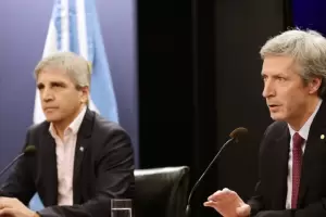 BCRA impulsar la competencia de monedas y buscar dlares para liberar el cepo