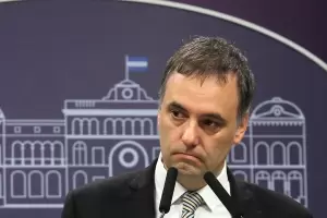 El Gobierno posterg el anuncio de medidas para incentivar el uso de dlares