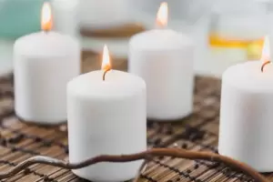 Las razones por las que se prenden velas blancas en Ao Nuevo