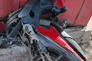 Motociclista de 14 aos choc y termin en el "Eva Pern"