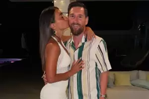 Las fotos del romntico festejo de Messi y Antonela en Ao Nuevo