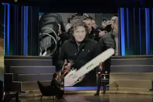 Milei avanza con la motosierra y congela la contratacin de empleados pblicos