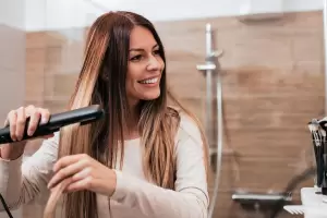 Truco para alisar el pelo sin sufrir el calor en verano ni gastar electricidad