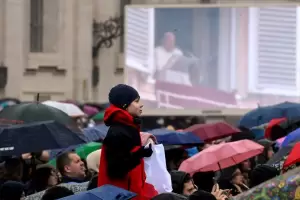 "Esta es la va de la salvacin!", exclam Francisco en un nuevo llamado a la paz