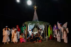 Bajo la lluvia, El Potrero realiz su Pesebre Viviente