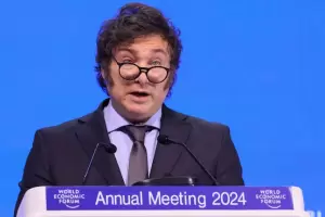 Milei define su primera gira de 2025 y prepara el discurso para Davos