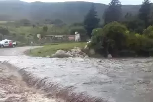 Tras las intensas lluvias, se registran crecidas de ros en El Rodeo