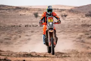 Rally Dakar: Benavides gan la quinta etapa en motos y se acerca al lder de la general