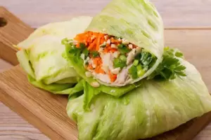 El paso a paso para hacer wraps de lechuga, una opcin sin TACC