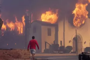 Ya hay 11 muertos y 180.000 evacuados por los incendios en Los ngeles