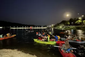 Kayak bajo la luna llena este lunes en El Jumeal