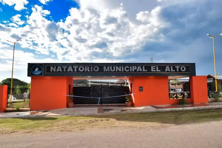 Complejo Recreativo Deportivo Natatorio en la Villa de El Alto/ natatorio municipal el alto