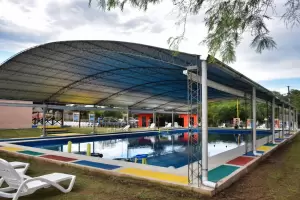 Inauguran Complejo Recreativo y Deportivo Natatorio en El Alto