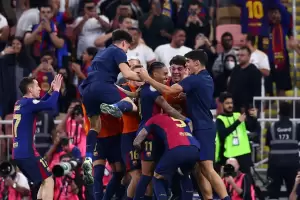 El Barcelona gole 5-2 al Real Madrid y se qued con la Supercopa de Espaa