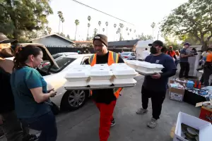 Solidaridad latina en Los ngeles: la respuesta comunitaria frente a los incendios forestales