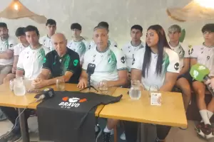 Defensores present el equipo que jugar la Liga Federal de Voley